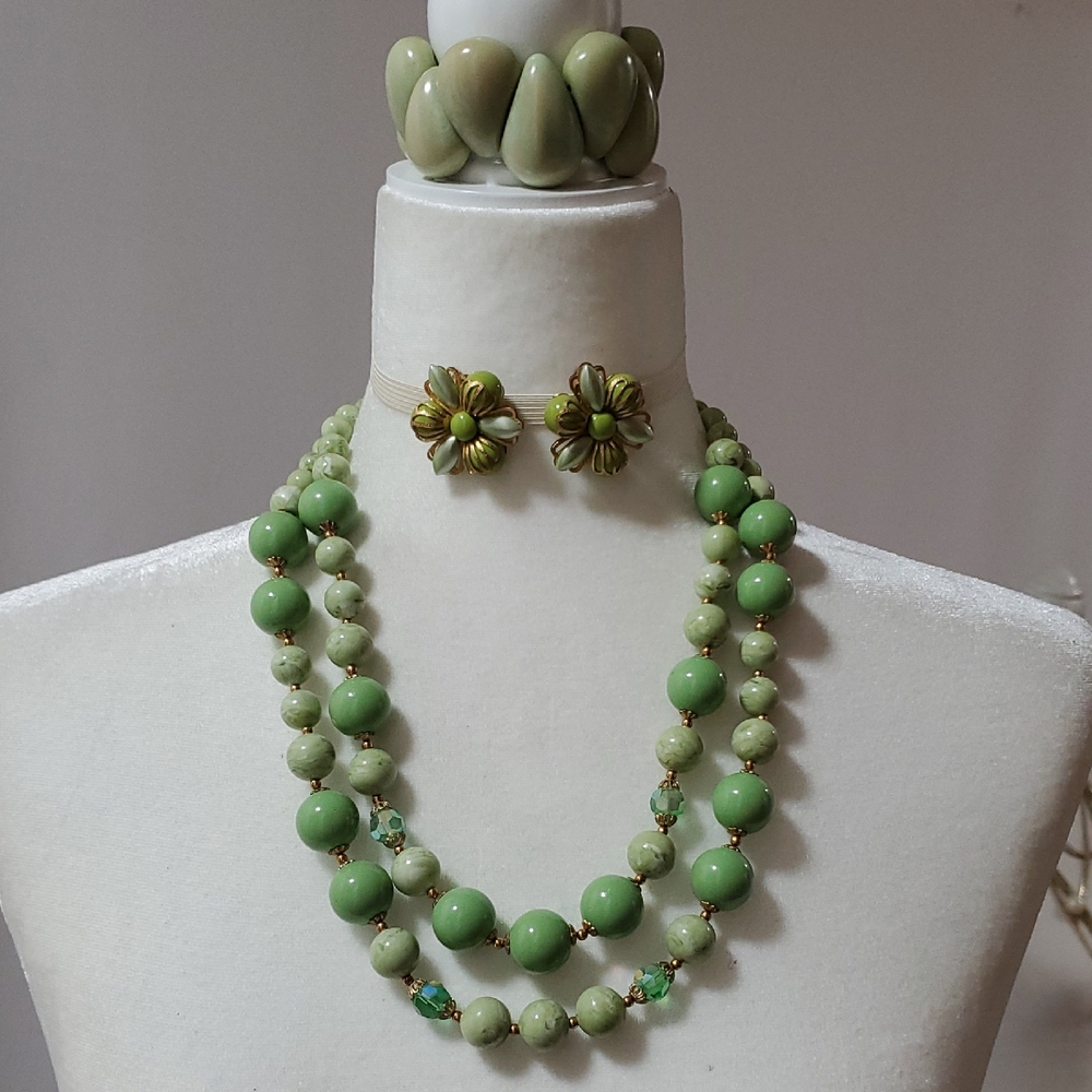 Elegant Green Beaded Necklace Set